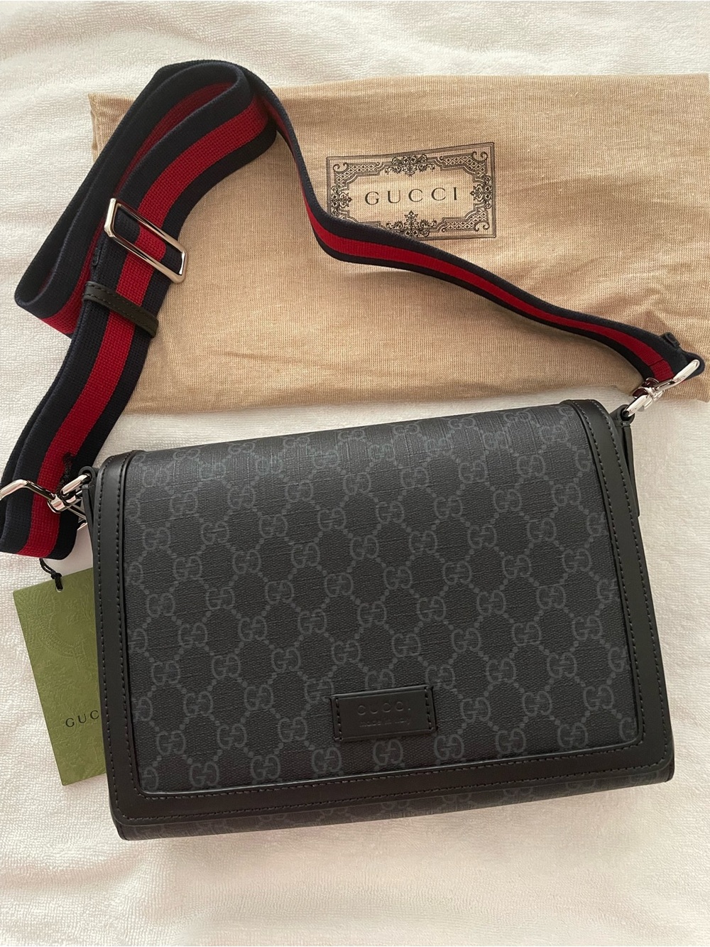 Brand New Gucci GG Supreme Black Messenger Bag w/ Blue-Red Webbing Strap